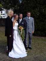 Click to see 2003-08-16-17_05_41-Hochzeit_Kirche_kh_ 009.jpg