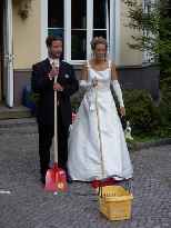 Click to see 2003-08-16-18_22_24-Hochzeit_Polter_kh_ 001.jpg