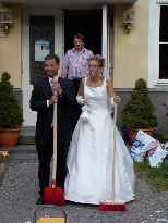 Click to see 2003-08-16-18_25_54-Hochzeit_Polter_kh_ 005.jpg