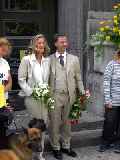 Click to see 2003-08-15-11_25_10-Hochzeit_Standesamt_kh_018.jpg